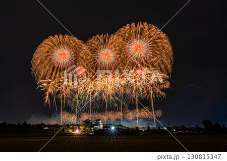 《千葉県》利根川花火大会と関宿城・千葉県野田市側から撮影 130815347