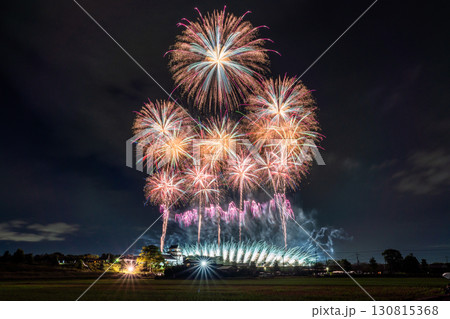 《千葉県》利根川花火大会と関宿城・千葉県野田市側から撮影 《千葉県》利根川花火大会と関宿城・千葉県野田市側から撮影 130815368