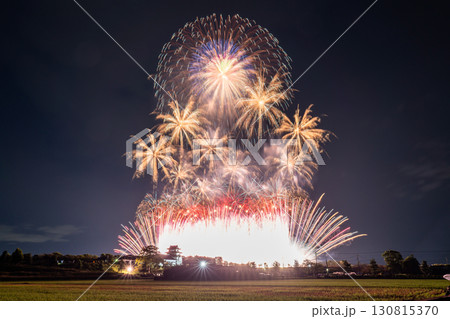 《千葉県》利根川花火大会と関宿城・千葉県野田市側から撮影 《千葉県》利根川花火大会と関宿城・千葉県野田市側から撮影 130815370