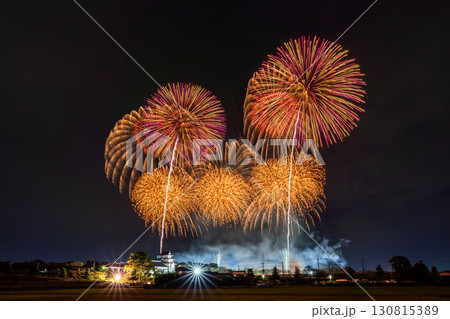 《千葉県》利根川花火大会と関宿城・千葉県野田市側から撮影 130815389