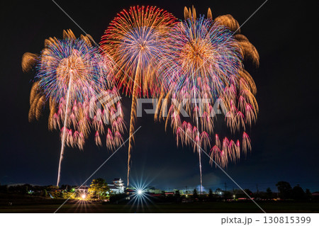 《千葉県》利根川花火大会と関宿城・千葉県野田市側から撮影 《千葉県》利根川花火大会と関宿城・千葉県野田市側から撮影 130815399