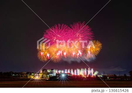 《千葉県》利根川花火大会と関宿城・千葉県野田市側から撮影 130815426