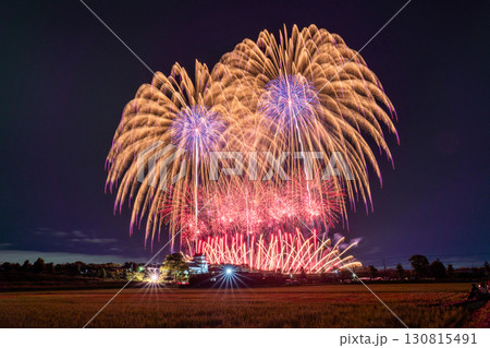 《千葉県》利根川花火大会と関宿城・千葉県野田市側から撮影 130815491