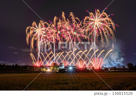 《千葉県》利根川花火大会と関宿城・千葉県野田市側から撮影 130815520