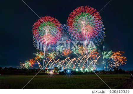 《千葉県》利根川花火大会と関宿城・千葉県野田市側から撮影 130815525