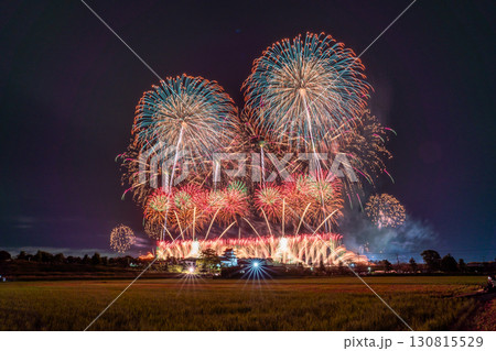 《千葉県》利根川花火大会と関宿城・千葉県野田市側から撮影 130815529