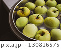 Fresh green apples in bowl. Ripe apples in water. Autumn harvest. Organic fruits background. Heap of green apples. Raw dieting. Natural vitamin. Healthy eating concept. Natural snack. 130816575