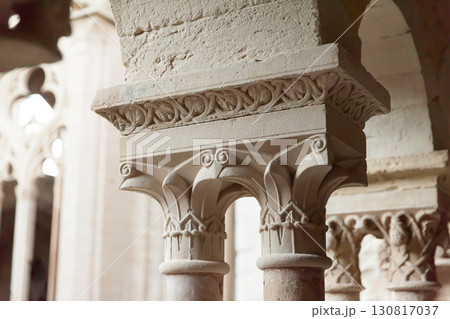 Columns of cloister in Monastery of Santa Maria de Vallbona 130817037