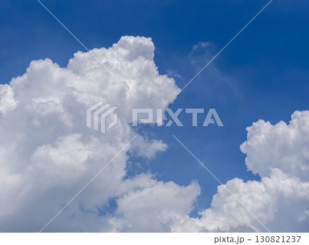青空に立ち昇る積乱雲 青空に立ち昇る積乱雲 130821237