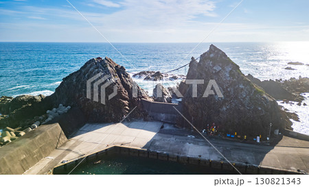 空撮「岩手県」小袖海岸の夫婦岩の風景　久慈市 130821343
