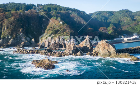 空撮「岩手県」小袖海岸を海側からドローンで撮影　久慈市 130821418