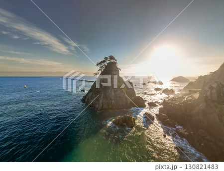 「岩手県」朝日を浴びる小袖海岸のつりがね洞 久慈市 「岩手県」朝日を浴びる小袖海岸のつりがね洞 久慈市 130821483