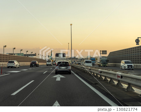 夕暮れの近畿自動車道 夕暮れの近畿自動車道 130821774