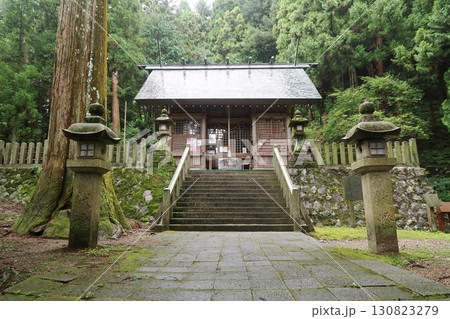 養老の滝近くにある菊水泉のある養老神社 130823279
