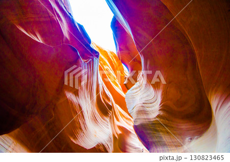 アメリカ・アリゾナ州のロウワー・アンテロープ・キャニオン アメリカ・アリゾナ州のロウワー・アンテロープ・キャニオン 130823465