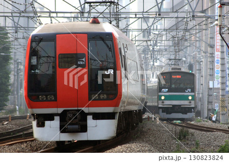 都内を行く特急成田エクスプレス(253系電車) 都内を行く特急成田エクスプレス(253系電車) 130823824