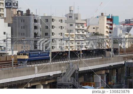 宇都宮線：宇都宮貨物ターミナル行のバラスト輸送列車（EF65形牽引） 130823876