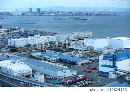 高層ビルから眺めた、神戸港周辺の景観:小野浜の埠頭地区と、遠くには六甲アイランド 高層ビルから眺めた、神戸港周辺の景観:小野浜の埠頭地区と、遠くには六甲アイランド 130824186