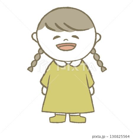 ワンピースを着た女の子　三つ編み 130825564