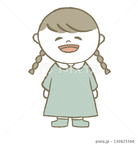 ワンピースを着た女の子　三つ編み 130825566