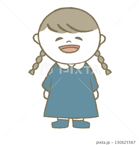 ワンピースを着た女の子　三つ編み 130825567
