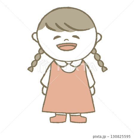 ワンピースを着た女の子　三つ編み 130825595