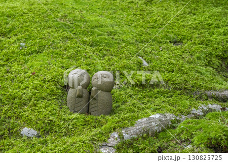 詩仙堂　苔むした庭園にたたずむ愛らしいお地蔵様 130825725