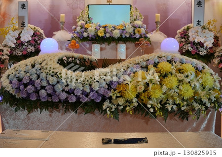 お洒落な花祭壇 お洒落な花祭壇 130825915