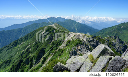 【長野県】中央アルプス 夏の宝剣岳から見る空木岳方面の景色 【長野県】中央アルプス 夏の宝剣岳から見る空木岳方面の景色 130826765