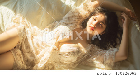 あさ寝起きのふくよかな女の子　写真風 130826963