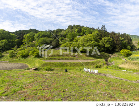 棚田が広がる猪名川町の風景 130828927