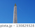 飛行機雲とルクソール・オベリスク 130829328