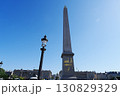 快晴の空にそびえるルクソール・オベリスク 130829329