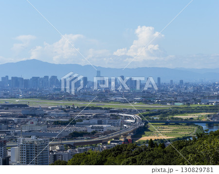 兵庫県宝塚市「北雲雀きずきの森」展望広場から見る街の風景 兵庫県宝塚市「北雲雀きずきの森」展望広場から見る街の風景 130829781