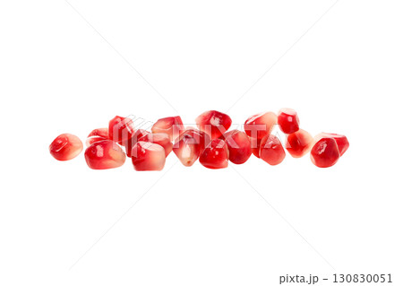 Freshly arranged red pomegranate seeds, isolated, PNG 130830051