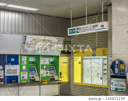 東京メトロ・JR東日本「綾瀬駅」の自動券売機と案内表示 130831159