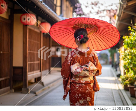 和傘を差してる着物姿の女性 和傘を差してる着物姿の女性 130832853