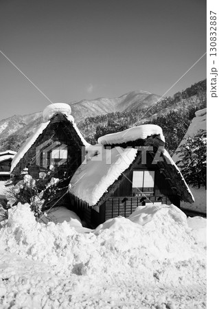 雪の白川郷 130832887