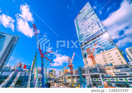 日本の東京都市景観9月7日。クローラークレーンやパイルドライバーなどの巨大重機がズラリ…=渋谷 日本の東京都市景観9月7日。クローラークレーンやパイルドライバーなどの巨大重機がズラリ…=渋谷 130833597