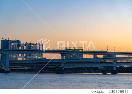 【夕焼け素材】豊洲ぐるり公園から見る夕焼け・マジックアワー【東京都】 130836955