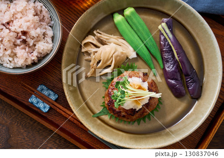 和風おろしハンバーグ|大根おろしをのせた家庭の主菜 和風おろしハンバーグ|大根おろしをのせた家庭の主菜 130837046