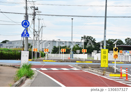 ラウンドアバウト_環状交差点_01 130837327