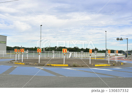 ラウンドアバウト_環状交差点_06 130837332