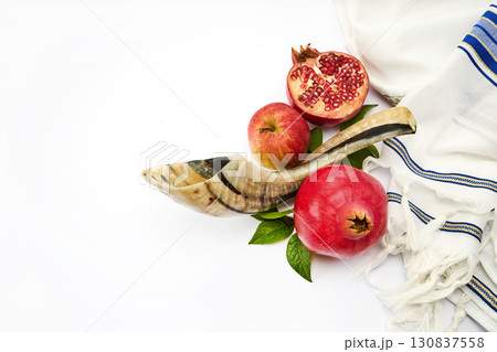 Festive Arrangement. Rosh Hashanah Symbols. Jewish New Year celebration. 130837558