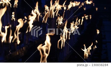 たくさんのロウソク 130838284