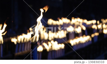 たくさんのロウソク たくさんのロウソク 130838310