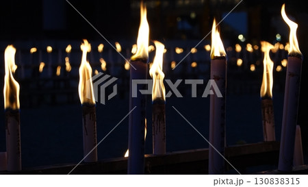 たくさんのロウソク 130838315