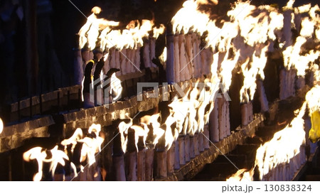 たくさんのロウソク たくさんのロウソク 130838324
