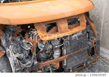 朽ち果てた放置車両 朽ち果てた放置車両 130839395