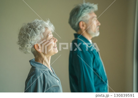 寝起きの高齢者 寝起きの高齢者 130839591